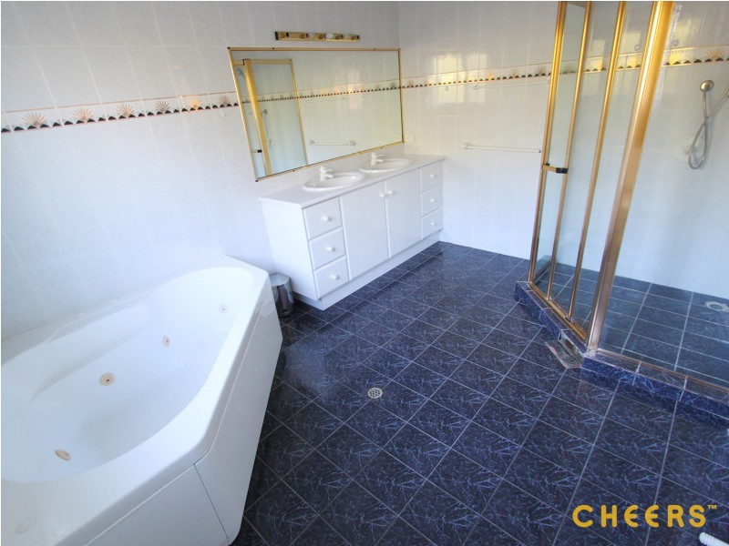 18 Lindfield Circuit, Robertson QLD 4109