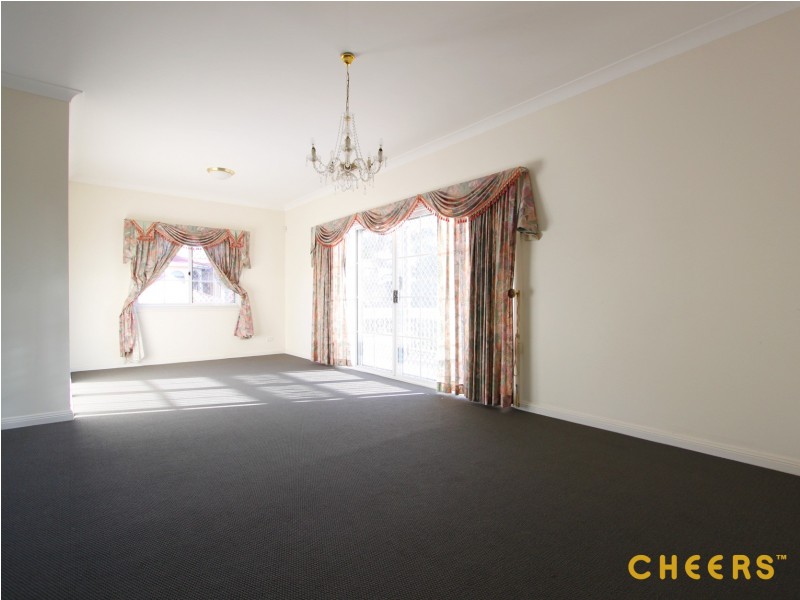 18 Lindfield Circuit, Robertson QLD 4109