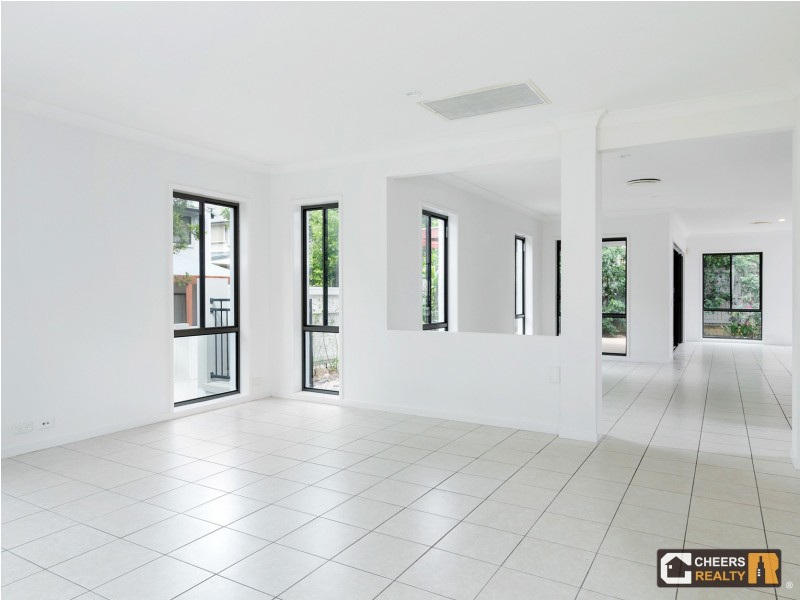 37 Greenway Circuit, Mount Ommaney QLD 4074