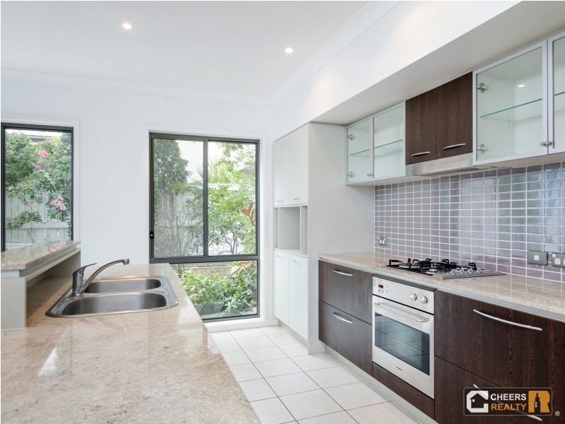 37 Greenway Circuit, Mount Ommaney QLD 4074