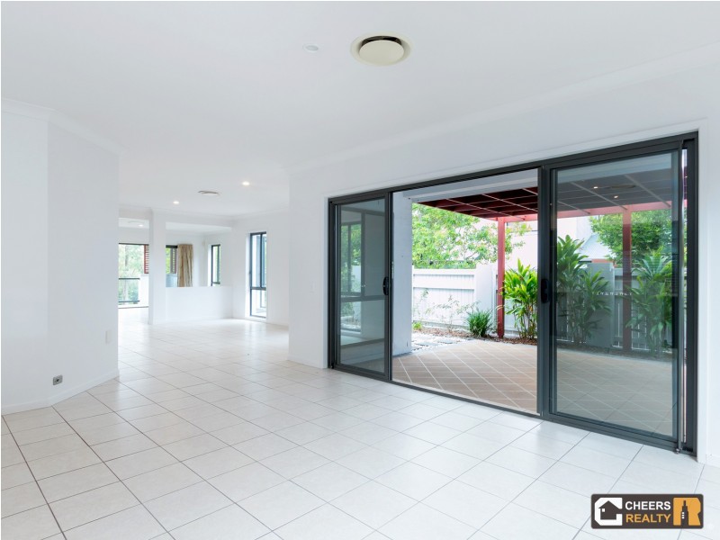 37 Greenway Circuit, Mount Ommaney QLD 4074