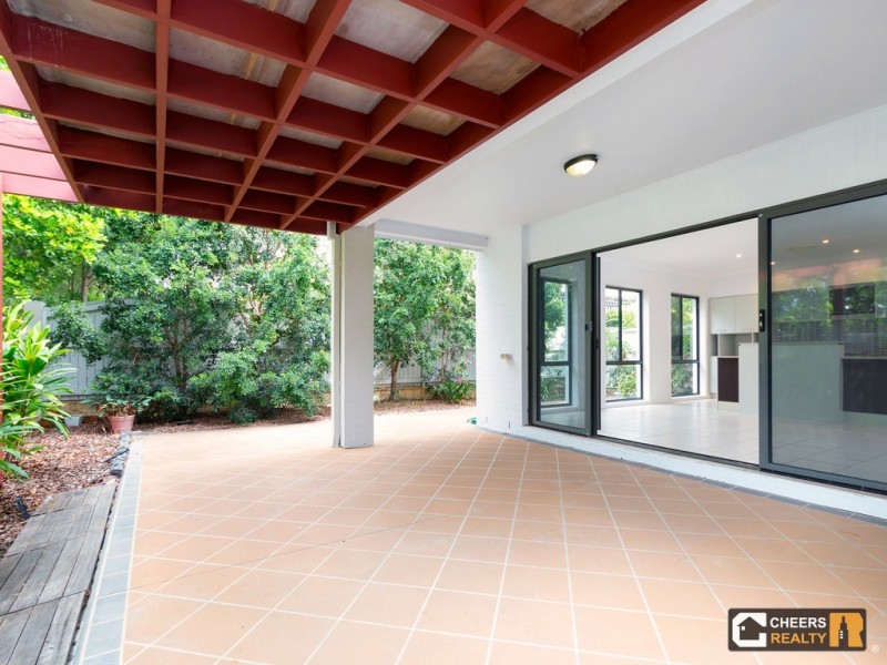 37 Greenway Circuit, Mount Ommaney QLD 4074