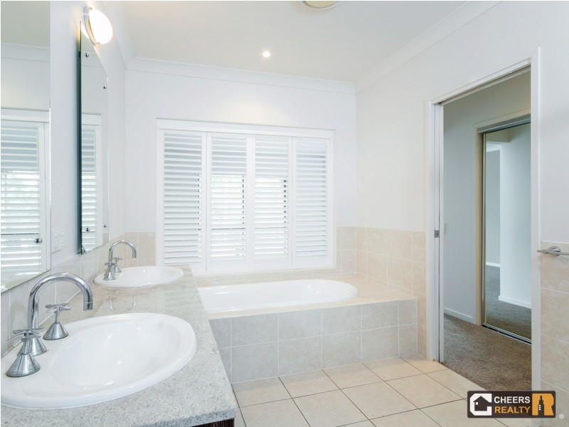 37 Greenway Circuit, Mount Ommaney QLD 4074