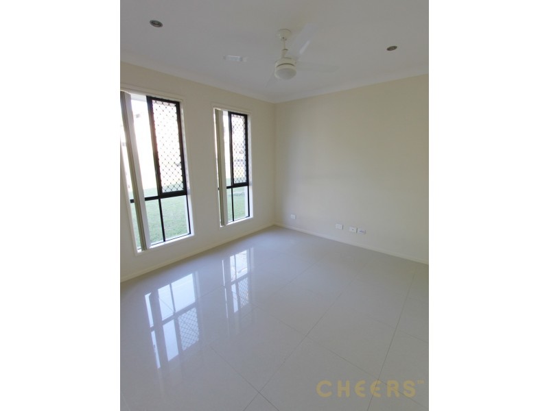 33 Cricket Street, Coopers Plains QLD 4108