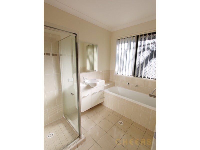 33 Cricket Street, Coopers Plains QLD 4108