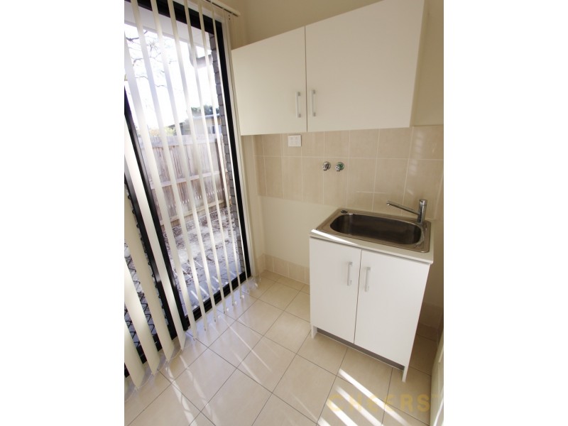 33 Cricket Street, Coopers Plains QLD 4108