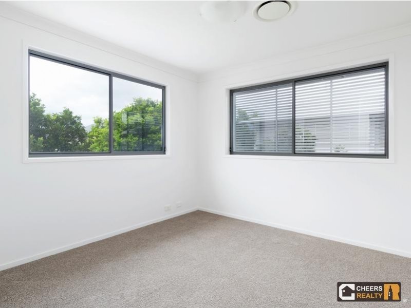 37 Greenway Circuit, Mount Ommaney QLD 4074