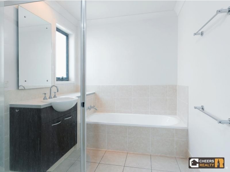 37 Greenway Circuit, Mount Ommaney QLD 4074