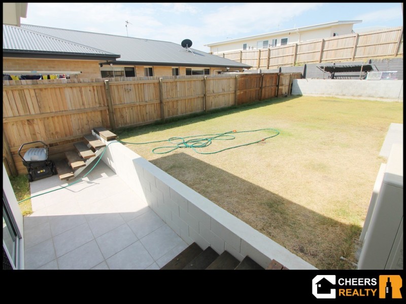 15 Broadwater Place, New Auckland QLD 4680