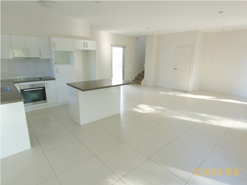 1/79 Dickenson Street, Carina QLD 4152