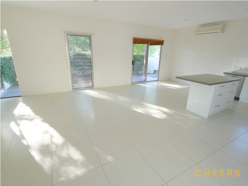 1/79 Dickenson Street, Carina QLD 4152