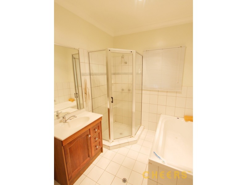 12 Greenmount Avenue, Holland Park QLD 4121