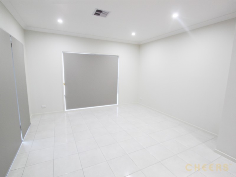 9 Miner Crescent, Pallara QLD 4110