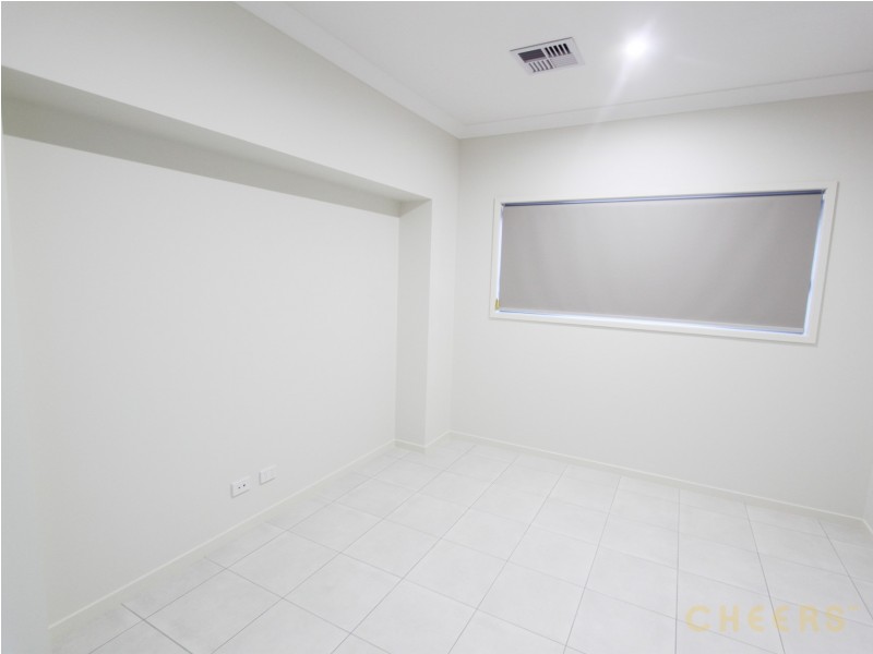 9 Miner Crescent, Pallara QLD 4110