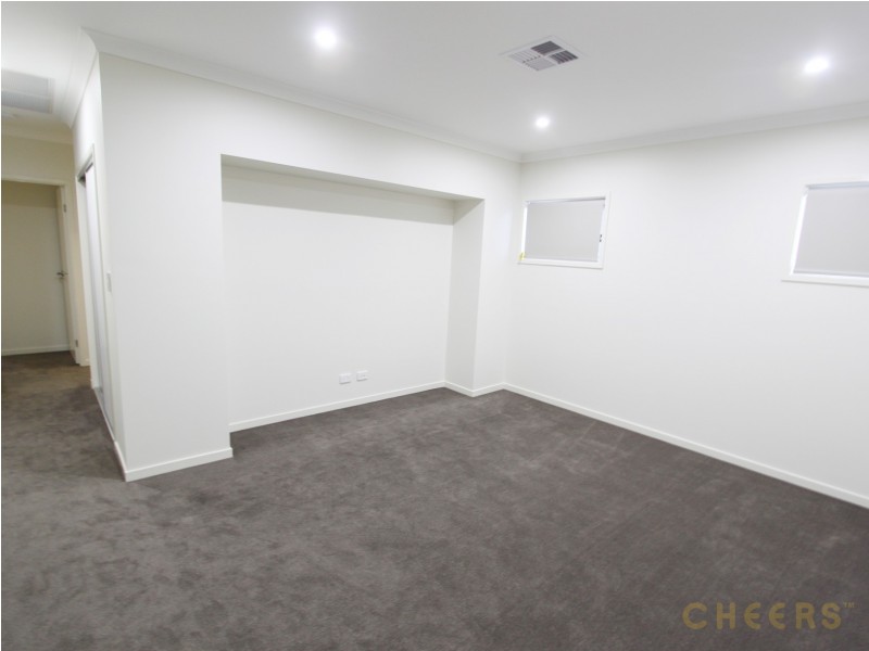 9 Miner Crescent, Pallara QLD 4110