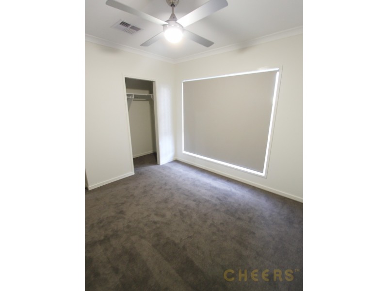 9 Miner Crescent, Pallara QLD 4110