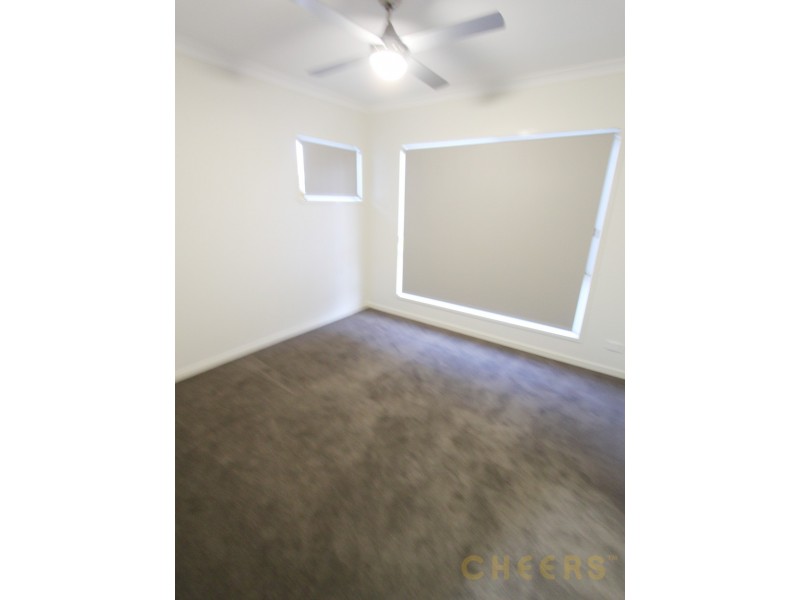 9 Miner Crescent, Pallara QLD 4110