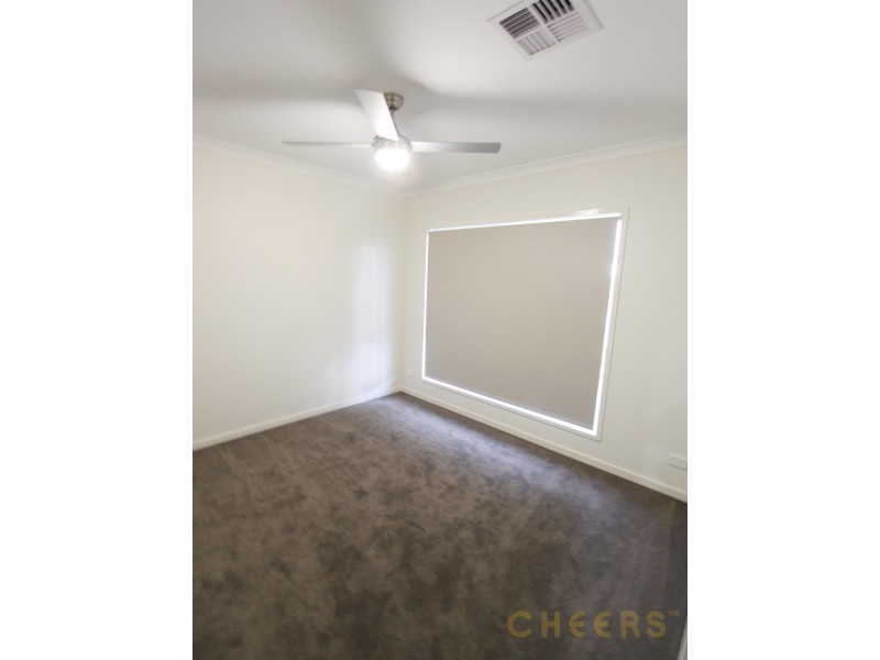 9 Miner Crescent, Pallara QLD 4110