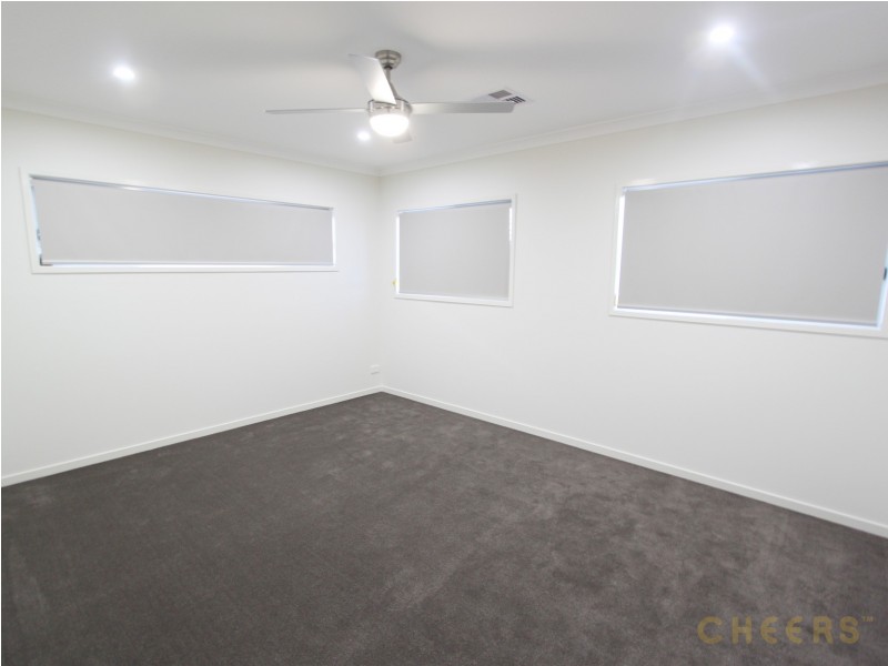 9 Miner Crescent, Pallara QLD 4110