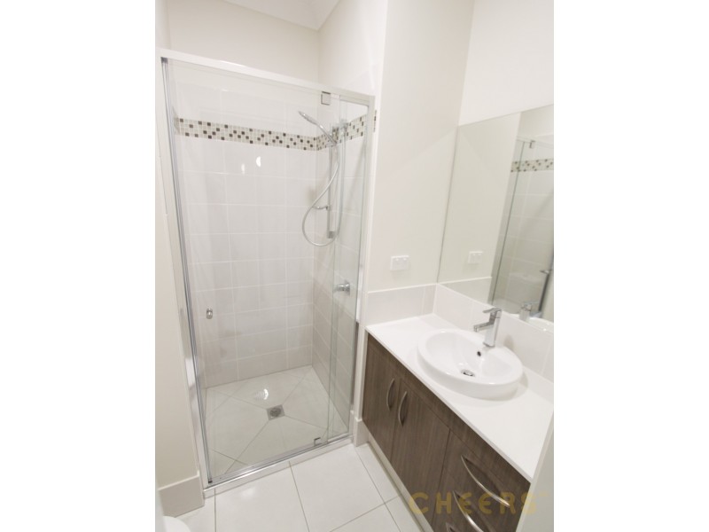 9 Miner Crescent, Pallara QLD 4110