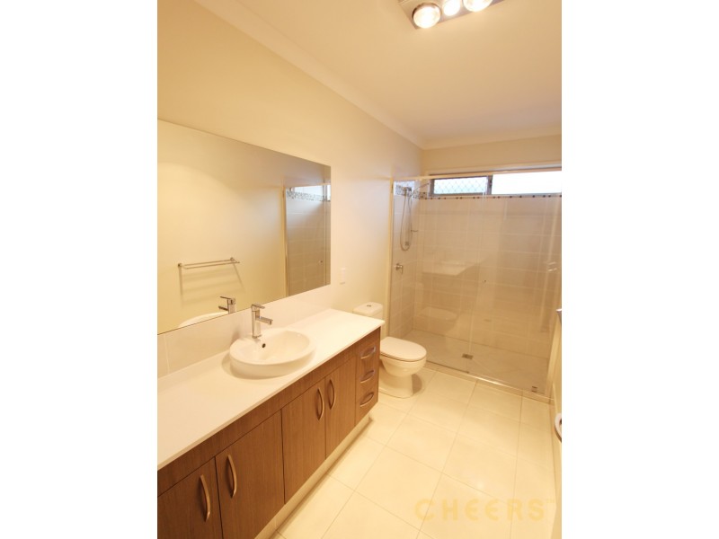 9 Miner Crescent, Pallara QLD 4110