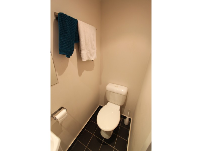 Room D/12 Kerr Street, Toowong QLD 4066