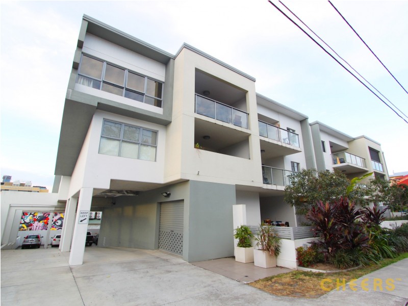 6 Lockhart Street, Woolloongabba QLD 4102