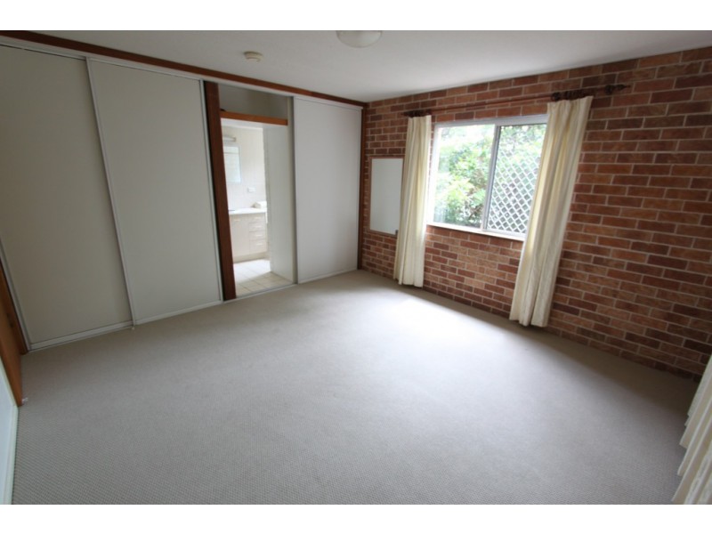 1/56 Woodstock Road, Toowong QLD 4066