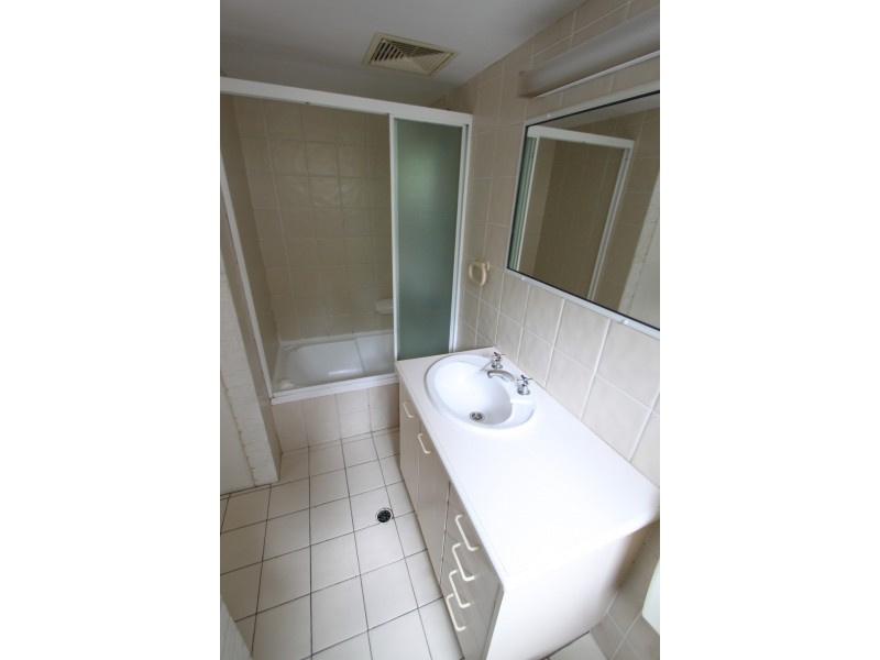 1/56 Woodstock Road, Toowong QLD 4066