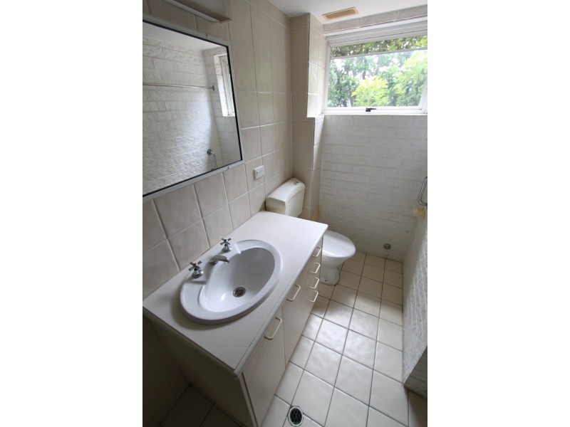 1/56 Woodstock Road, Toowong QLD 4066