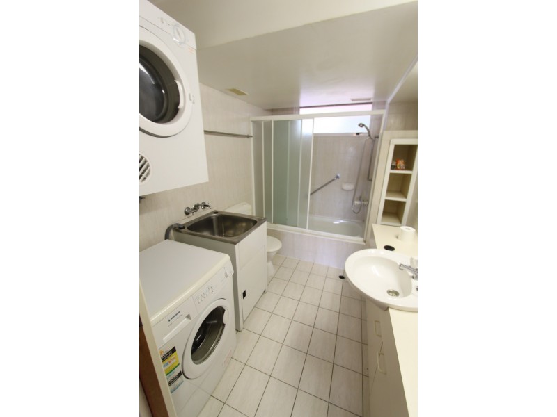 1/56 Woodstock Road, Toowong QLD 4066