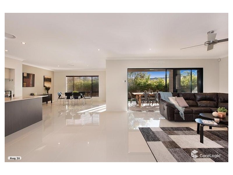 24 Mizen Place, Holland Park West QLD 4121