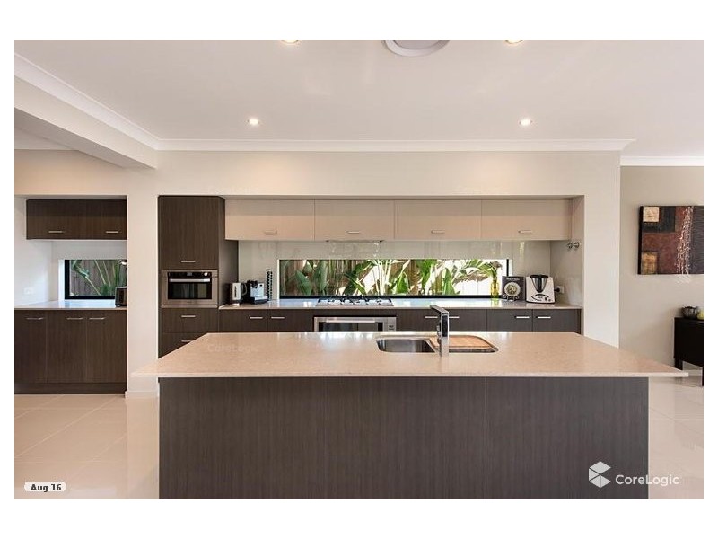 24 Mizen Place, Holland Park West QLD 4121