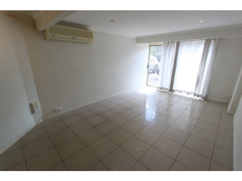 25 Springfield St (Downstairs), Macgregor QLD 4109