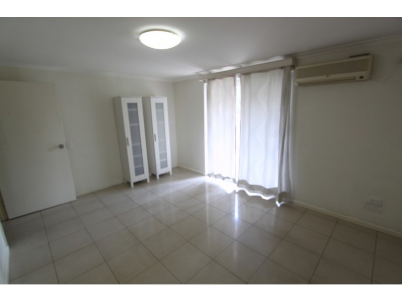 25 Springfield St (Downstairs), Macgregor QLD 4109