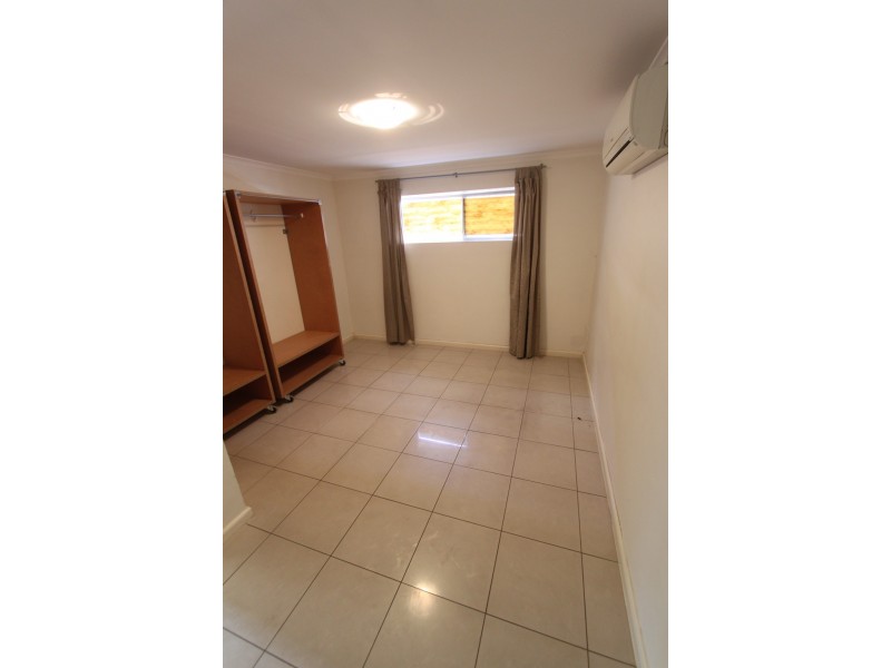 25 Springfield St (Downstairs), Macgregor QLD 4109