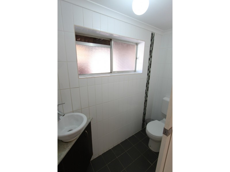 25 Springfield St (Downstairs), Macgregor QLD 4109