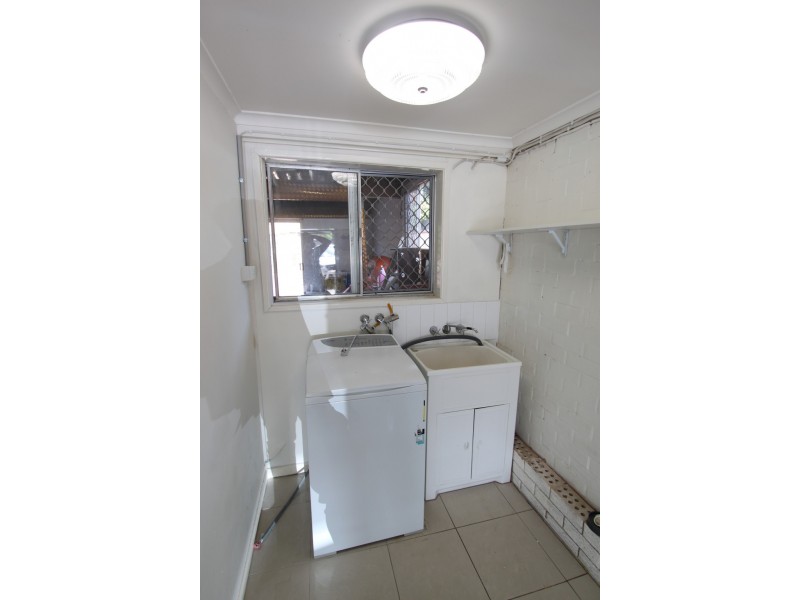 25 Springfield St (Downstairs), Macgregor QLD 4109