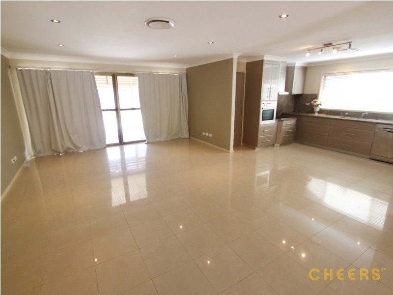 25 Estoril Street, Robertson QLD 4109