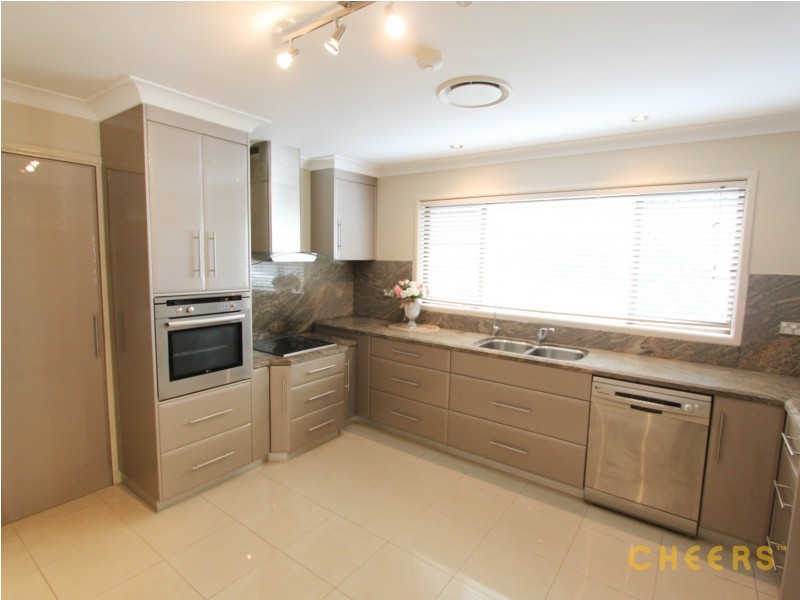 25 Estoril Street, Robertson QLD 4109
