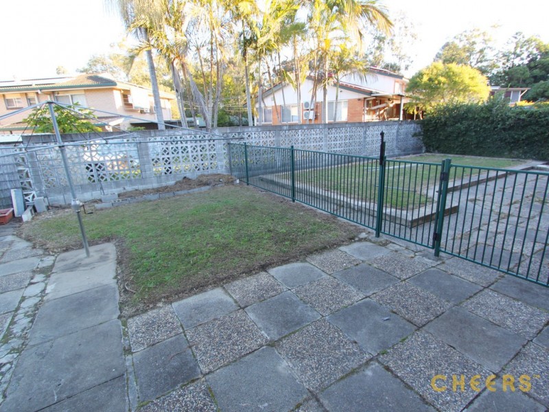 6 Parkway Street, Macgregor QLD 4109