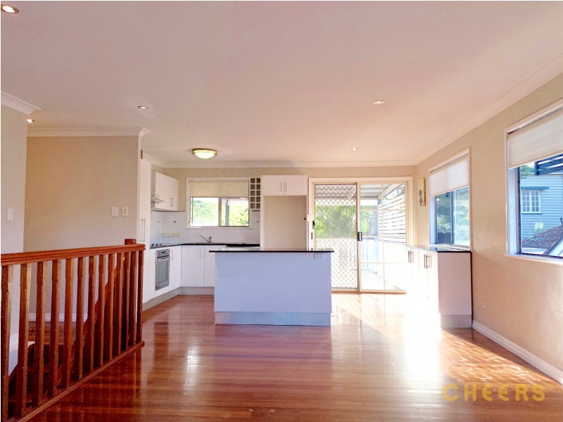 8 Patrick Lane, Norman Park QLD 4170