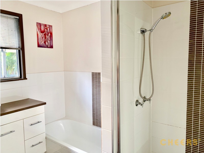 8 Patrick Lane, Norman Park QLD 4170