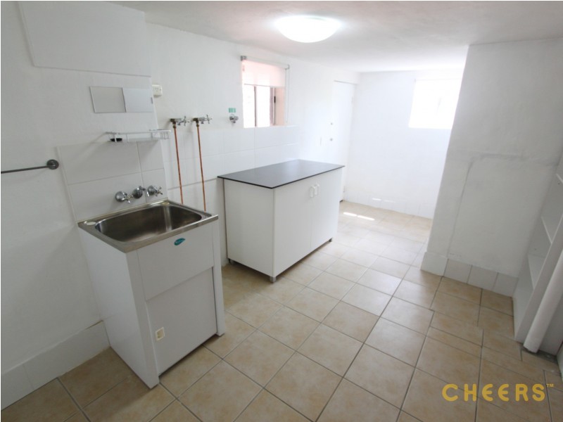 8 Patrick Lane, Norman Park QLD 4170