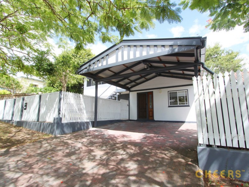 8 Patrick Lane, Norman Park QLD 4170