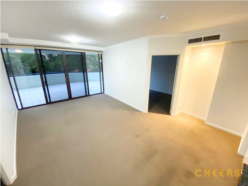 8 Land Street, Toowong QLD 4066