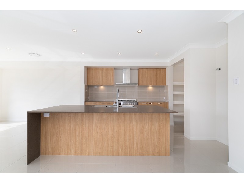 16 Cassidy Cres, Bridgeman Downs QLD 4035
