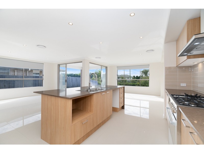 16 Cassidy Cres, Bridgeman Downs QLD 4035