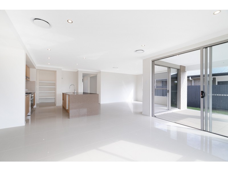 16 Cassidy Cres, Bridgeman Downs QLD 4035