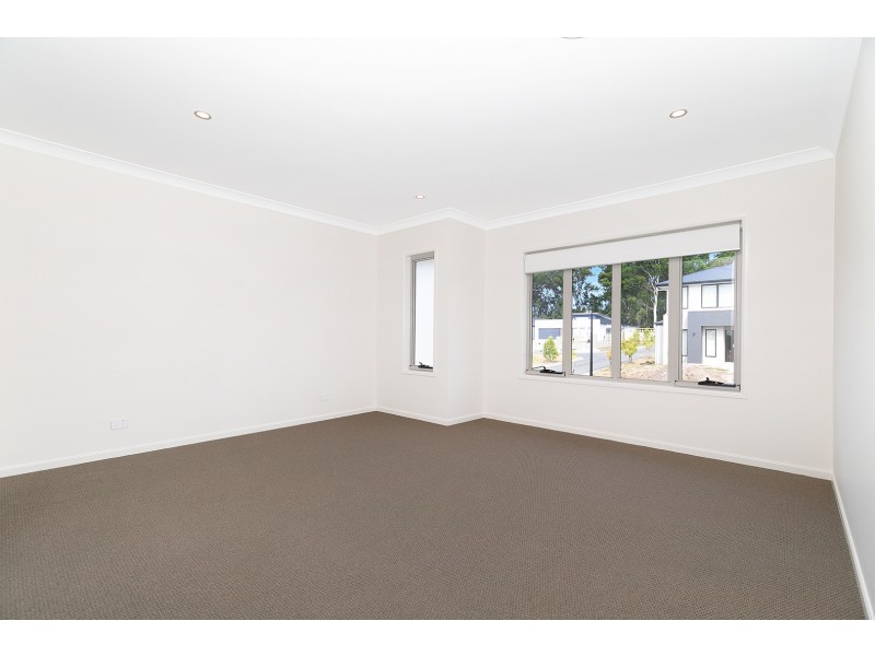 16 Cassidy Cres, Bridgeman Downs QLD 4035